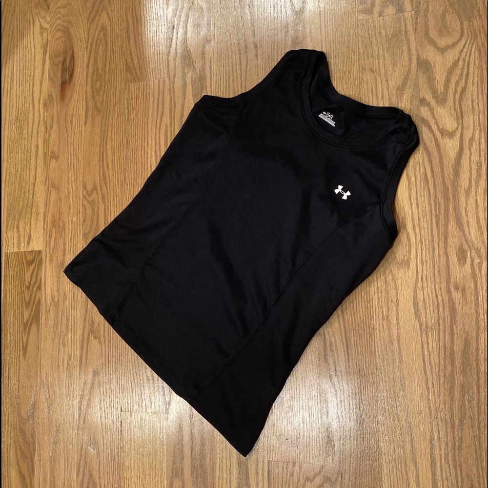 🎀 Under Armour Racerback Style Top 🎀